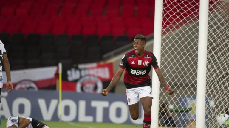 Veja quanto o Flamengo vai arrecadar com patrocínio na camisa