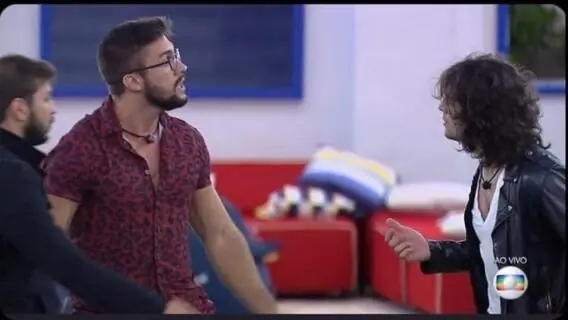 Fogo no parquinho! Arthur e Fiuk discutem feio no BBB21; assista