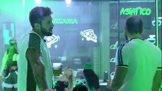 BBB21: Arthur e Caio fazem aposta com prêmio do programa