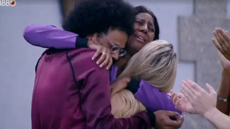 Novo anjo do BBB21: Camilla ganha prova e escolhe 3 monstros