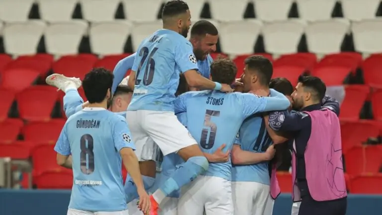 Manchester City vence PSG e garante vantagem na semifinal