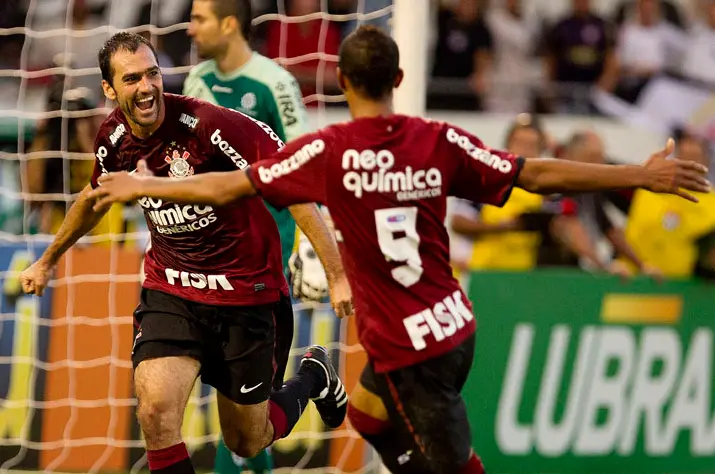 Camisa grená usada em 2011 fazia alusão à vestimenta usada em 1949