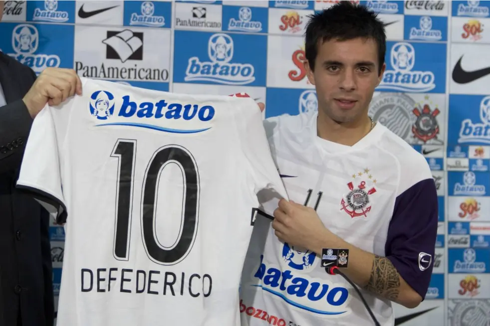 Defederico chegou ao Corinthians com status de craque, mas é uma das piores contratações do clube