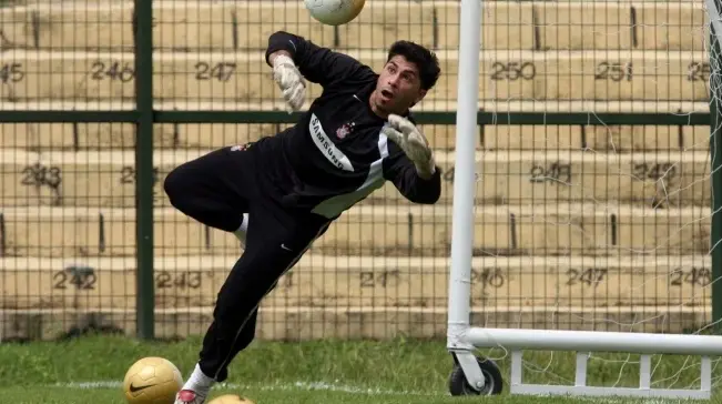 Goleiro de seleção, Herrera foi mais uma das piores contratações do Corinthians