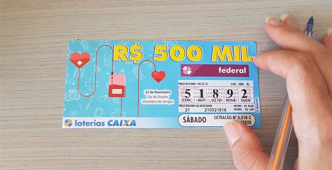 A imagem mostra um bilhete da loteria Federal 5556