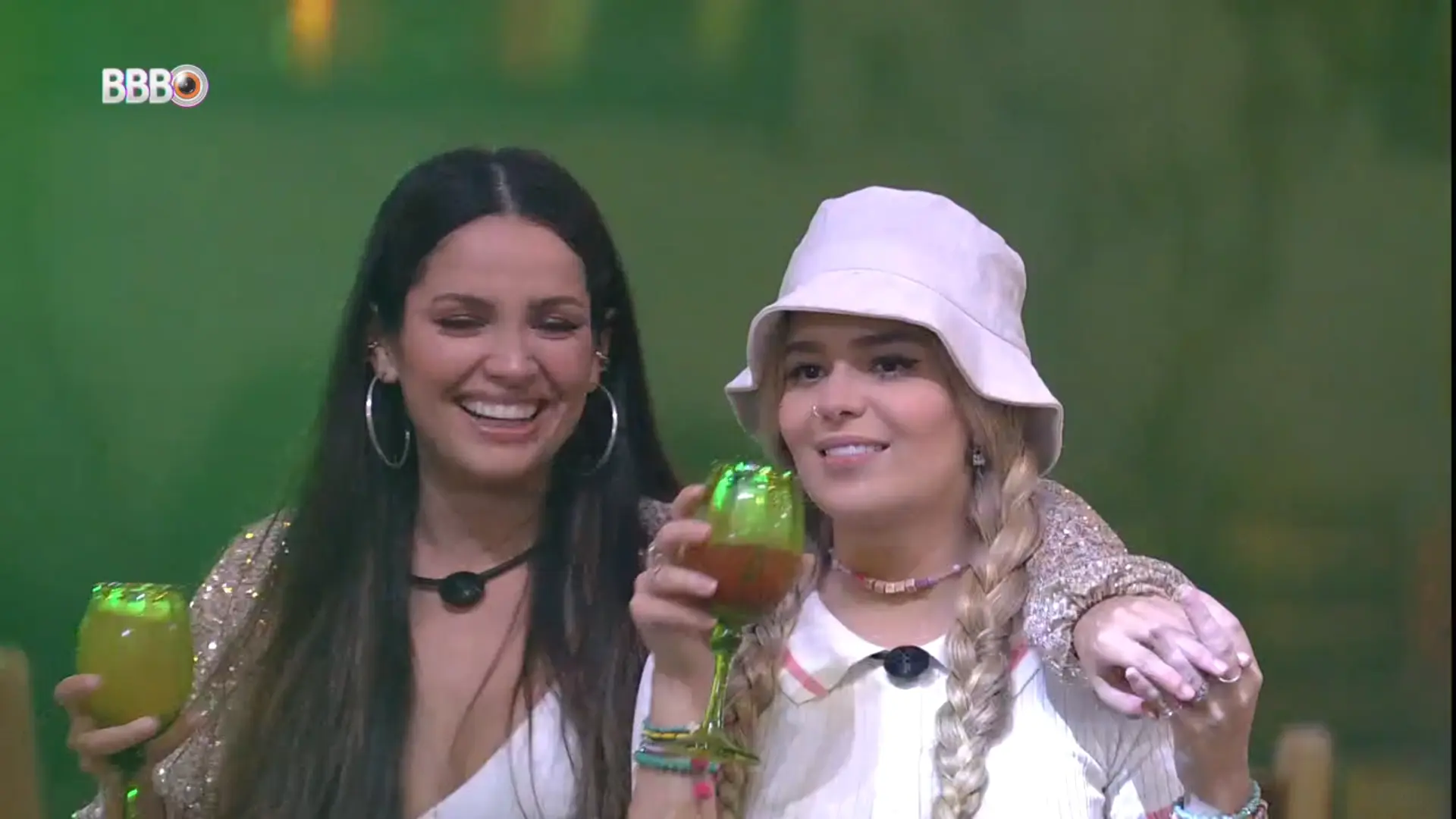 Talarica Juliette e Viih Tube na festa do líder Caio no BBB21