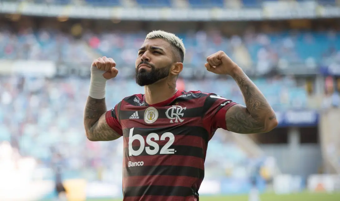 Com dois gols diante do Macaé, Gabigol empatou na artilharia do Flamengo no século