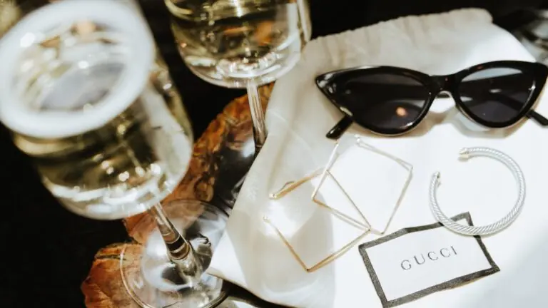 Marcas de luxo como a Gucci devem se render ao NFT