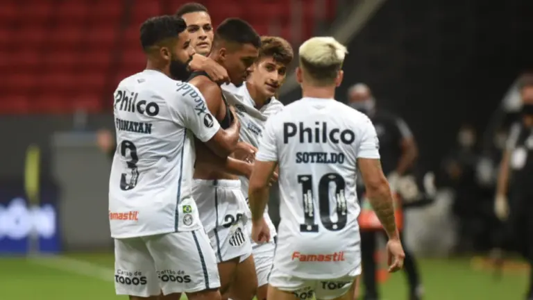 Ponte Preta e Santos hoje – 16/4: como assistir, horário e escalação