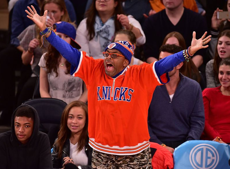 O famoso cineasta Spike Lee é torcedor do time dos Knicks na NBA