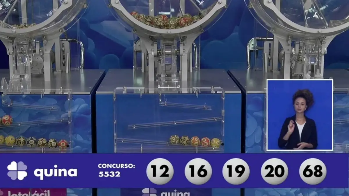 A imagem mostra o sorteio do resultado da Quina 5532