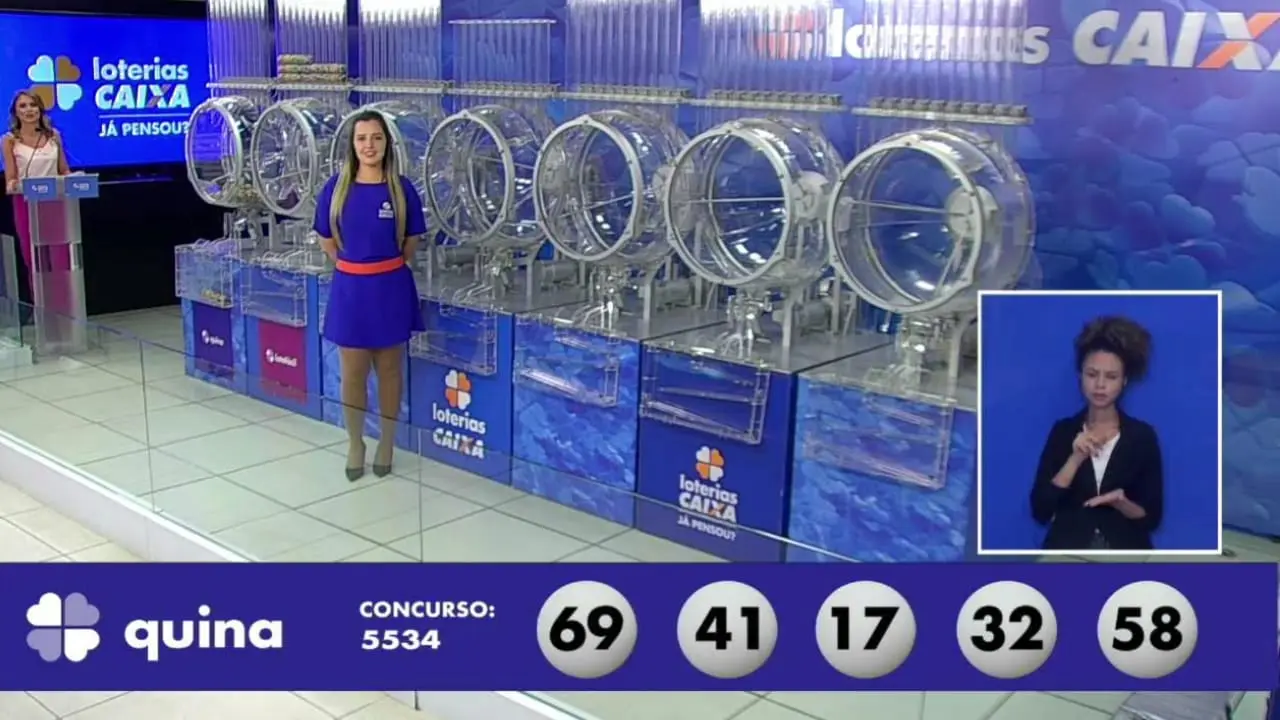 A imagem mostra o sorteio do resultado da Quina 5534