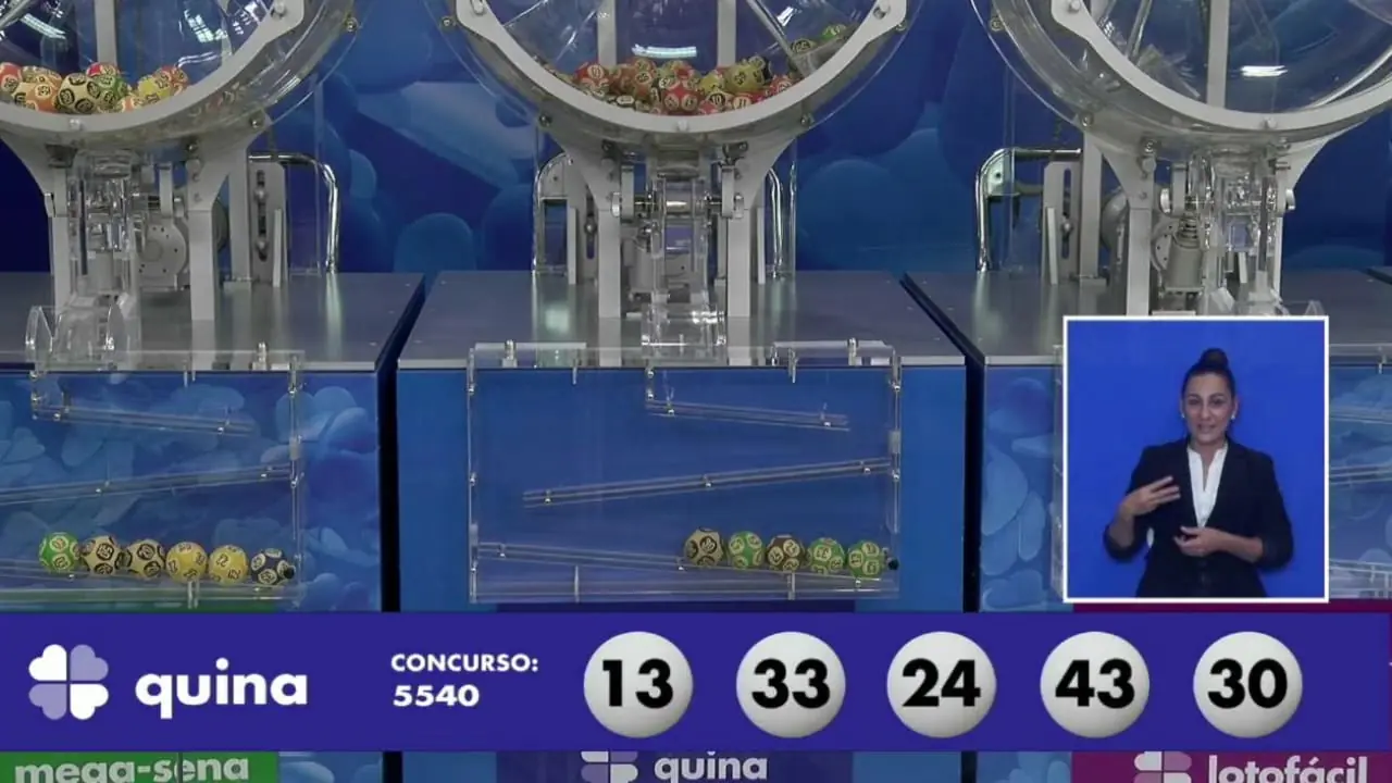 A imagem mostra o sorteio do resultado da Quina 5540