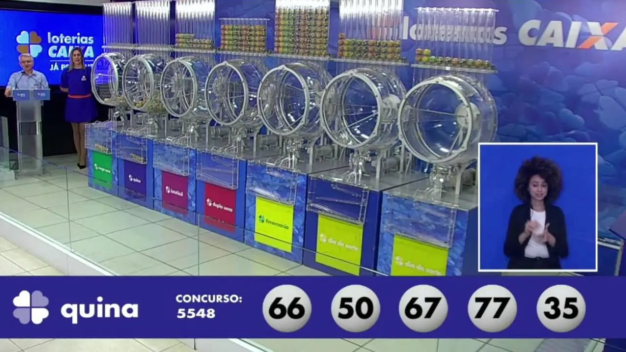 A imagem mostra o sorteio do resultado da Quina 5548
