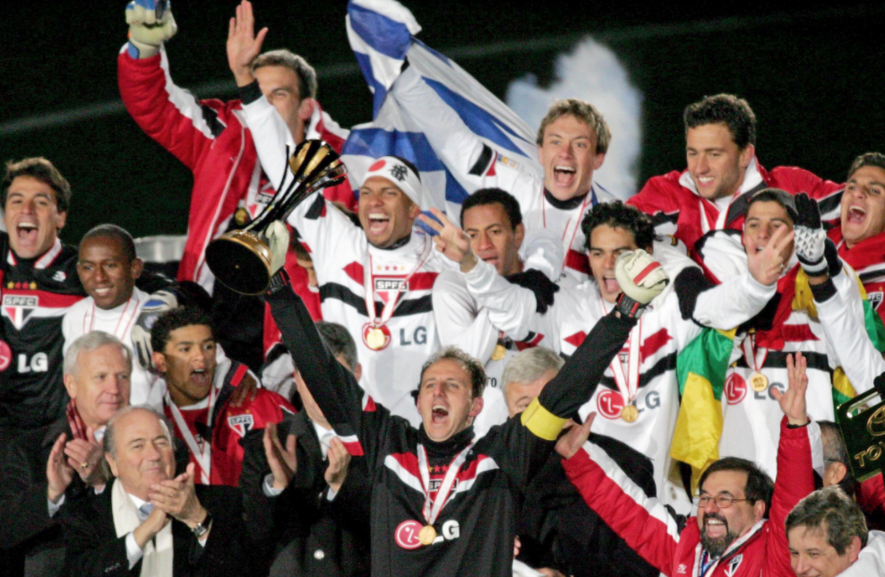 Em 2005, São Paulo se manteve invicto por 19 jogos, e conquistou Mundial, Libertadores e Paulistão
