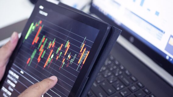 Ibovespa abre em alta seguindo bom humor nos EUA