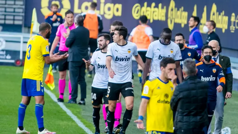 Valência abandona partida após suposto insulto racista à Diakhaby