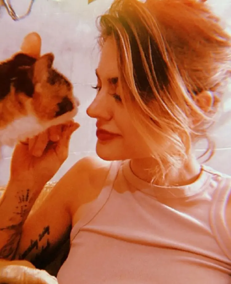 Frances e gatinho