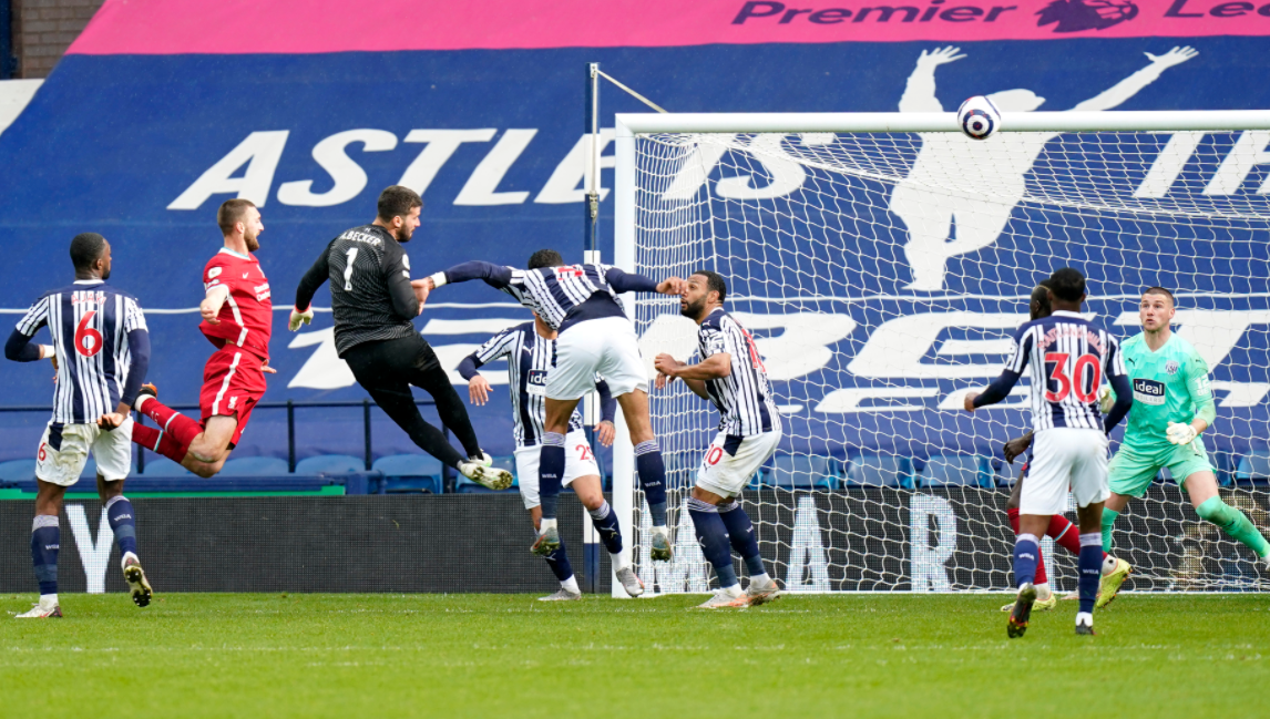 Goleiro da seleção brasileira e Liverpool, Alisson fez o primeiro gol de goleiro na história dos Reds