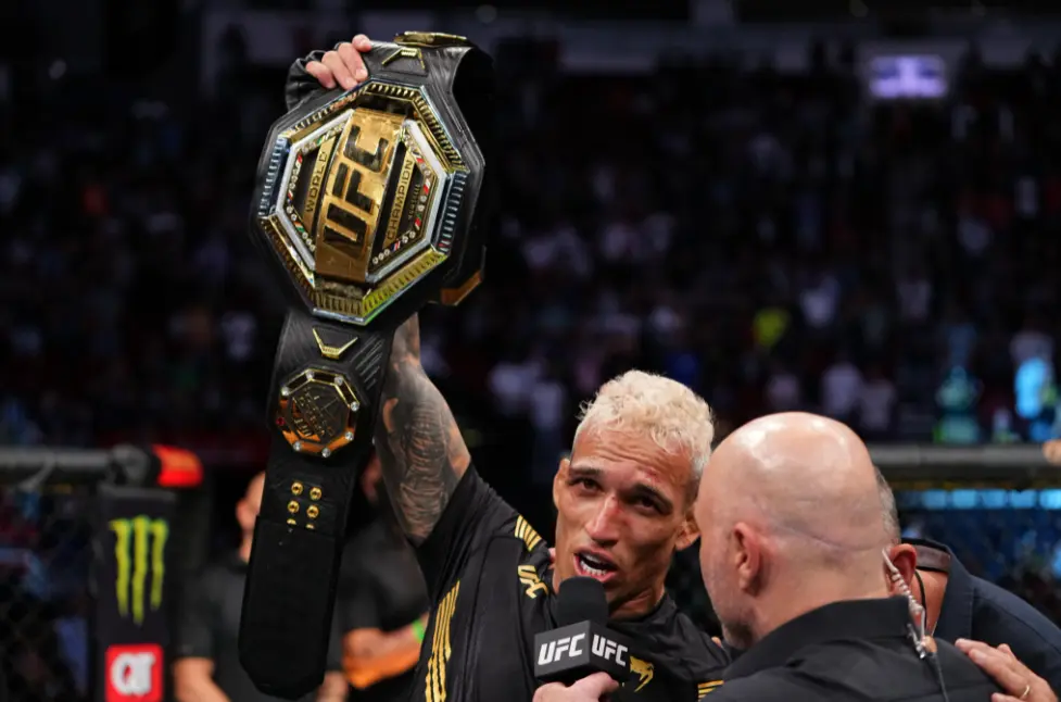 Com o resultado na luta do UFC 262, brasileiro conquistou o cinturão