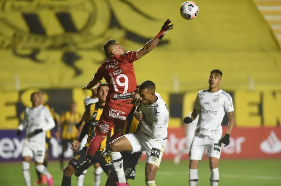 Derrota para o The Strongest complicou situação do Peixe em seu grupo