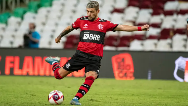 Patrocínios no uniforme do Flamengo 2021: quanto o clube recebe?