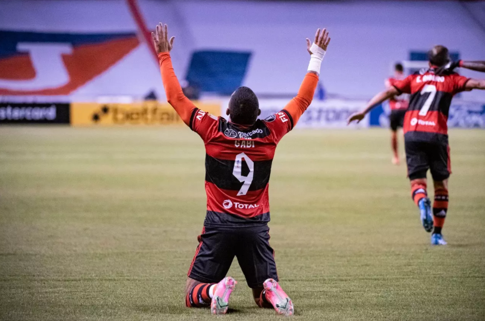 Gabigol é o artilheiro do Flamengo nesta Libertadores, com 6 gols na fase de grupos até então