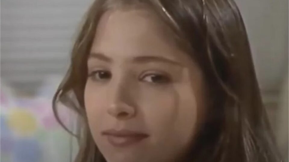 Quem é o pai do filha da Sofia na novela A Viagem