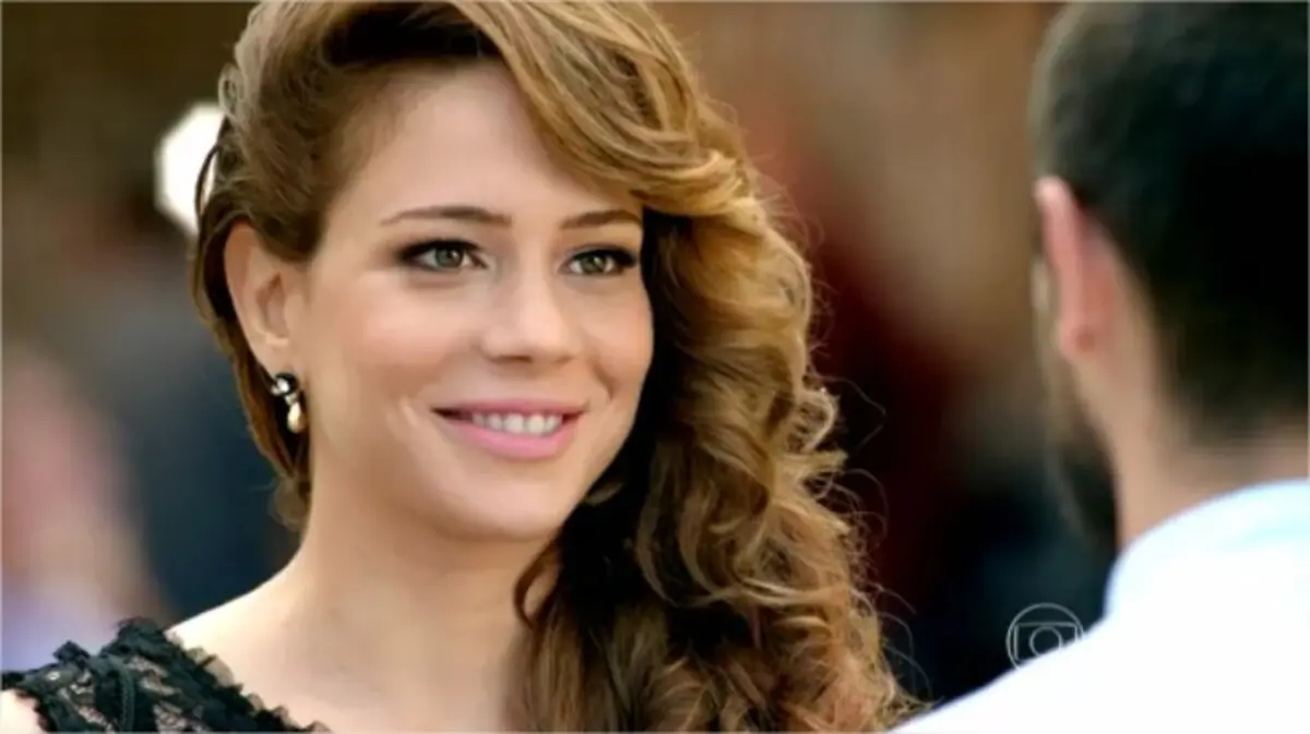 Que horas começa a novela Império hoje? Com quem Cristina fica no final da novela Império