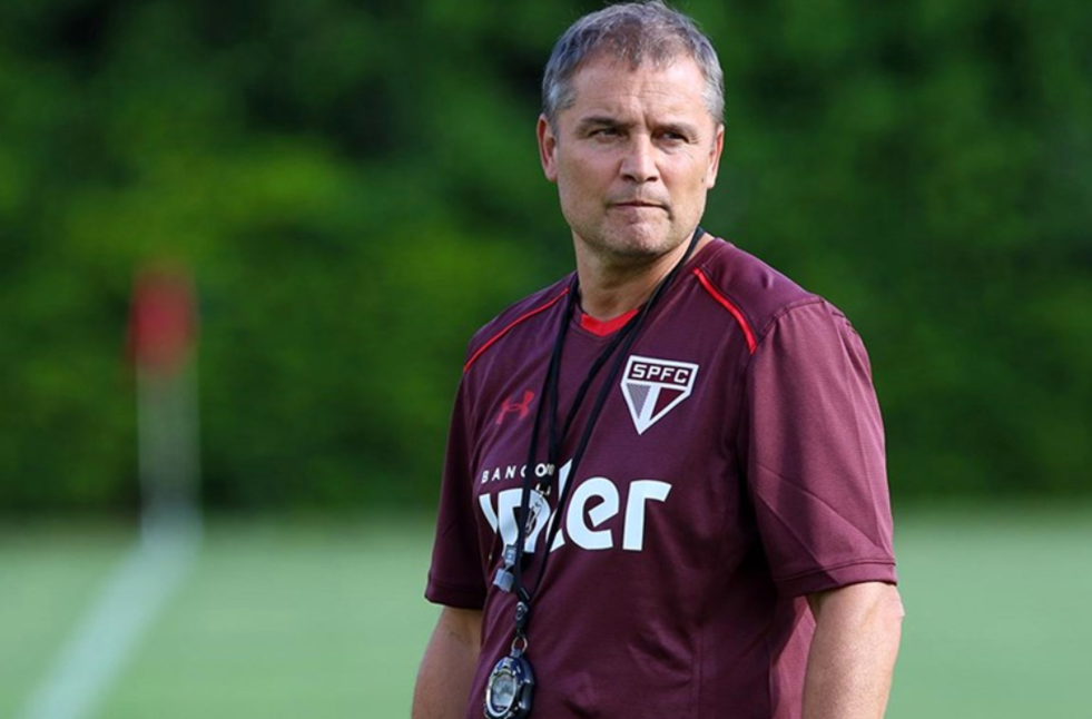 Diego Aguirre surge como opção estrangeira de novo técnico ao Corinthians 