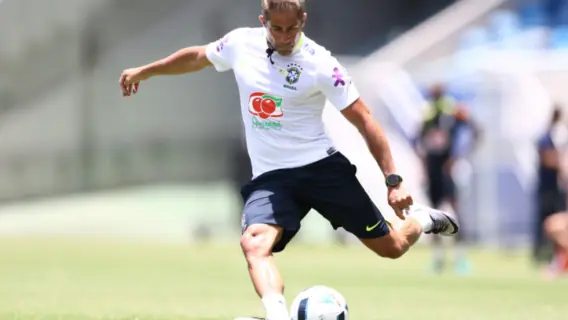 Sylvinho é o novo técnico do Corinthians; conheça a carreira