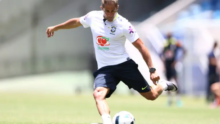 Sylvinho é o novo técnico do Corinthians; conheça a carreira
