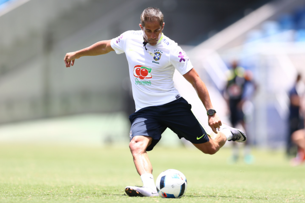 Sylvinho é o novo técnico do Corinthians; conheça a carreira