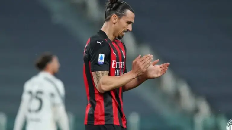 Ibrahimovic sofre lesão no joelho e vai desfalcar Milan na reta final
