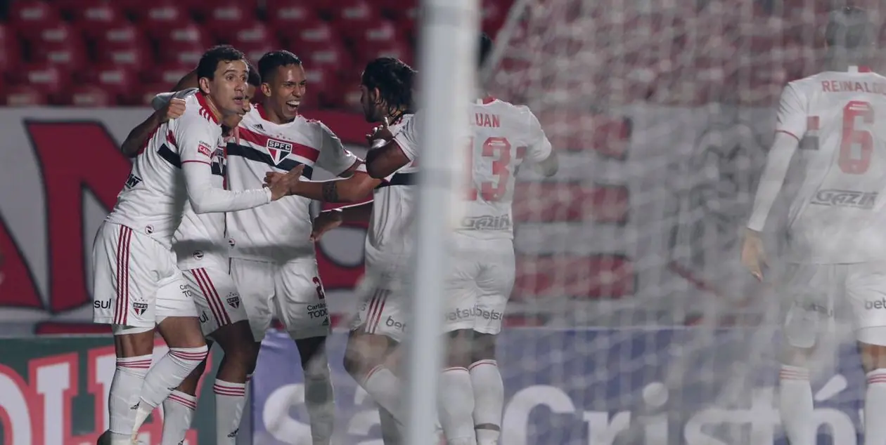 São Paulo precisa de vitória para ainda sonhar com primeiro lugar na chave