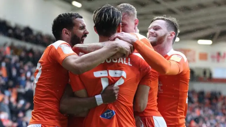 Blackpool x Lincoln City: onde assistir, horário e escalações hoje (30/05)