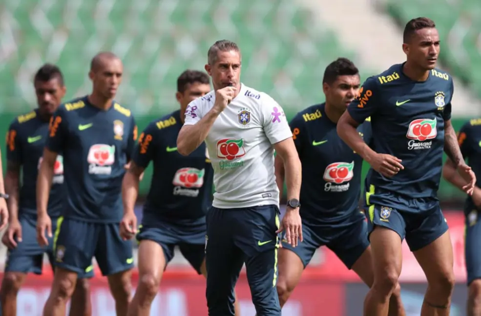 Sylvinho trabalhou como auxiliar técnico na seleção brasileira