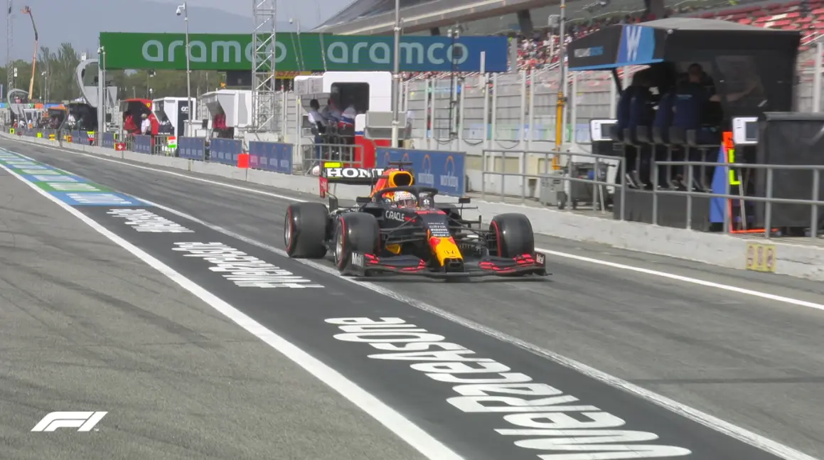 Max Vestappen liderou boa parte da prova, mas Hamilton passou o holandês nas voltas finais