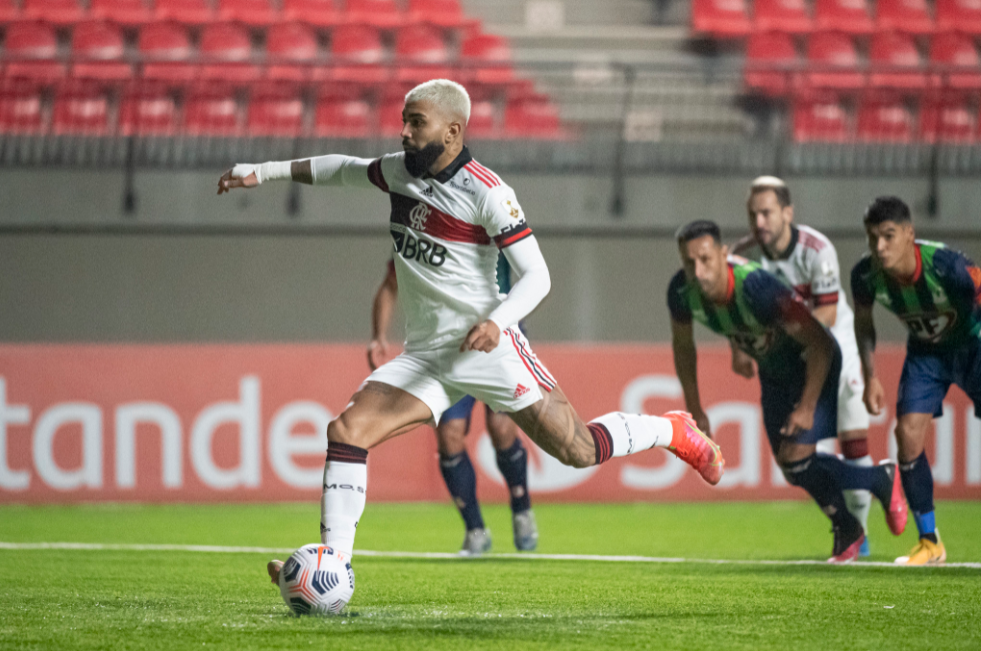 Flamengo enfrenta o Junior no Estádio do Maracanã