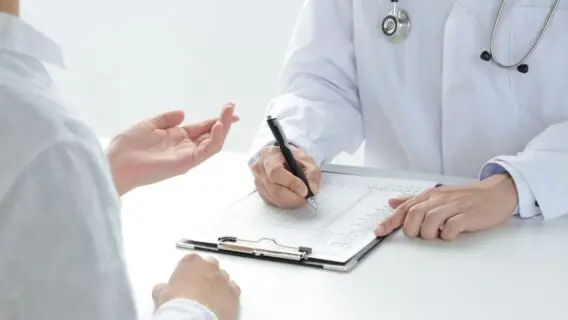 Confira as regras do atestado médico para o trabalho aceitar o documento