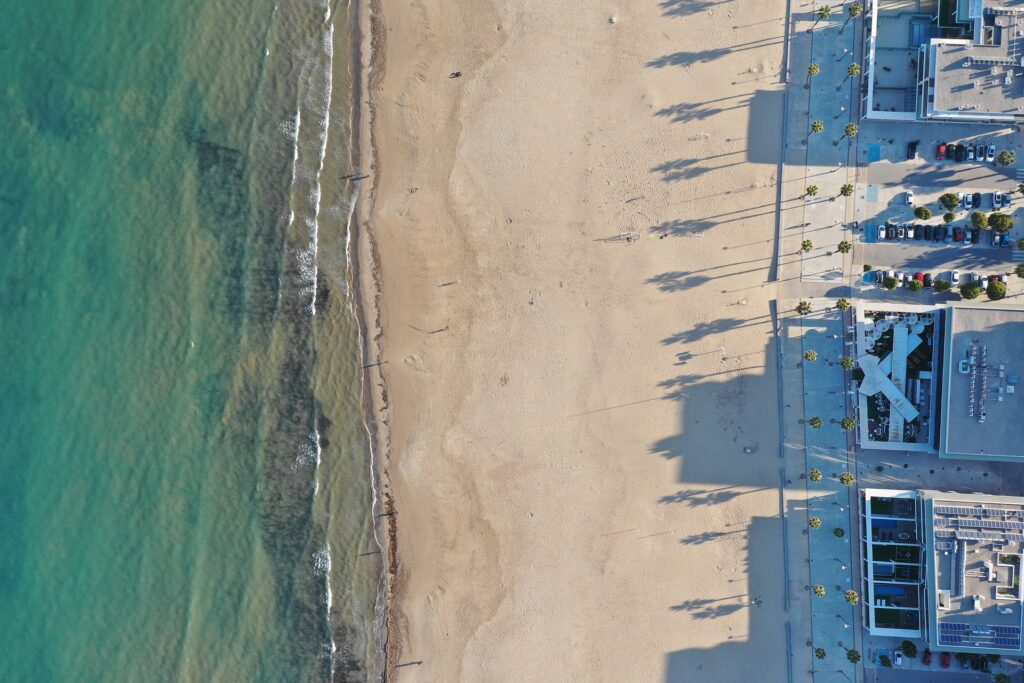 Foto de praia feita por drones