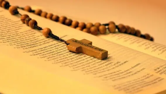 Terço da Misericórdia: como rezar passo a passo