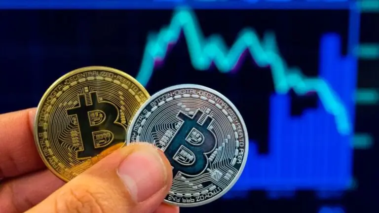 Bitcoin tem alta de 9,5% e fecha acima de R$ 300 mil no Brasil
