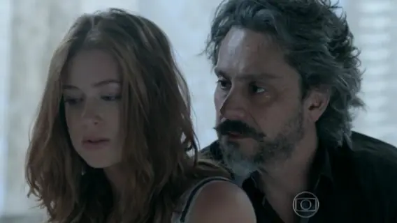 Como o comendador chamava Maria Isis em Império?