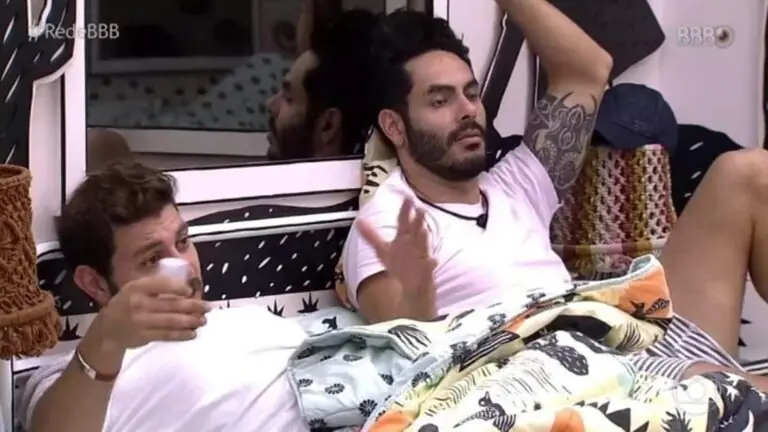 BBB21: Rodolffo e Caio recriam meme em quarto de hotel