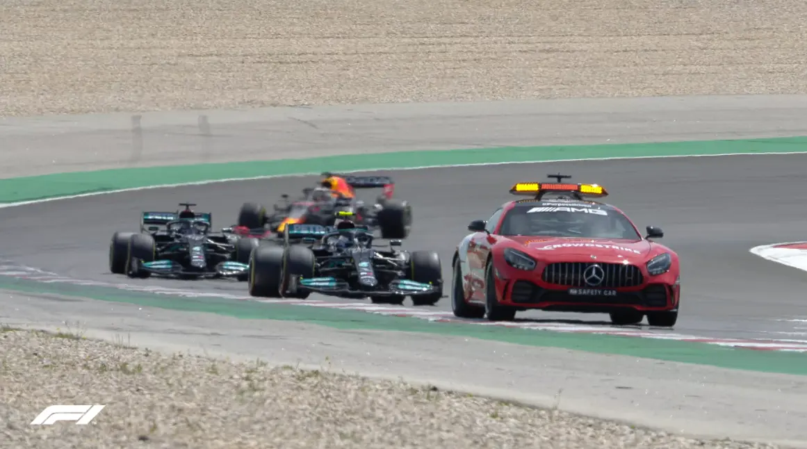 Safety Car precisou entrar na prova após acidente de Raikkonen