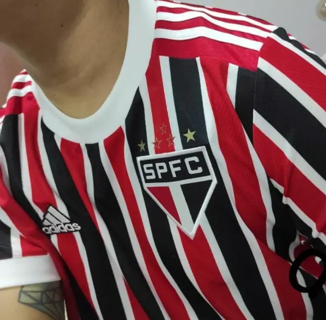 Imagem do uniforme do São Paulo 2021