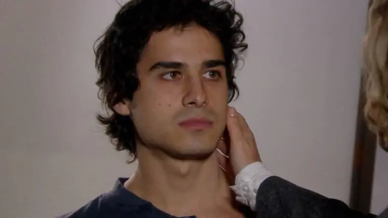 O que acontece com Julinho no final da novela Tititi?