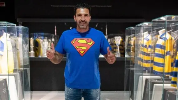 Aos 43 anos, Buffon acerta com Parma para a próxima temporada