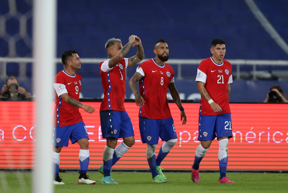 Na rodada de estreia, Vargas fez o gol de empate do Chile contra a Argentina